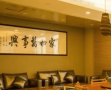 为白叟活力满满的一天；还会组织白叟开展趣味